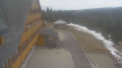 Parkoviště a hlavní vchod