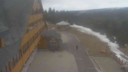 Parkoviště a hlavní vchod