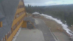 Parkoviště a hlavní vchod