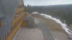 Parkoviště a hlavní vchod