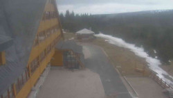 Parkoviště a hlavní vchod