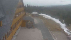 Parkoviště a hlavní vchod