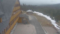 Parkoviště a hlavní vchod