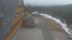 Parkoviště a hlavní vchod