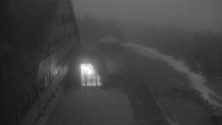 Parkoviště a hlavní vchod