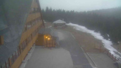 Parkoviště a hlavní vchod