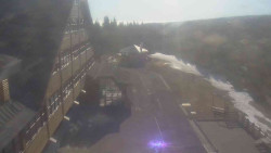 Parkoviště a hlavní vchod