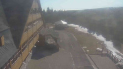 Parkoviště a hlavní vchod