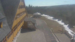 Parkoviště a hlavní vchod