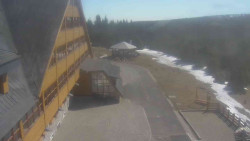 Parkoviště a hlavní vchod