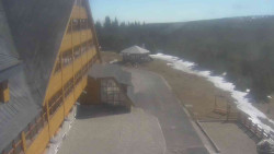 Parkoviště a hlavní vchod