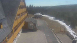 Parkoviště a hlavní vchod