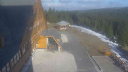 Parkoviště a hlavní vchod