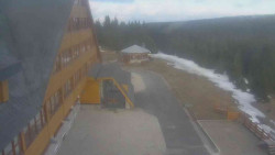 Parkoviště a hlavní vchod