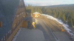 Parkoviště a hlavní vchod