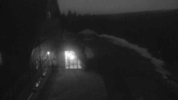 Parkoviště a hlavní vchod