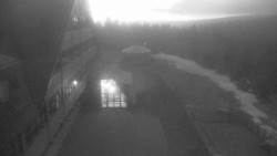 Parkoviště a hlavní vchod