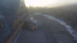 Parkoviště a hlavní vchod