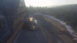 Parkoviště a hlavní vchod