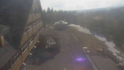 Parkoviště a hlavní vchod