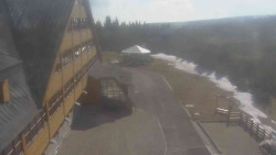 Parkoviště a hlavní vchod