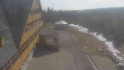 Parkoviště a hlavní vchod