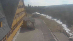 Parkoviště a hlavní vchod