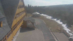 Parkoviště a hlavní vchod