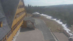 Parkoviště a hlavní vchod