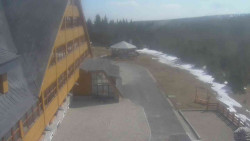 Parkoviště a hlavní vchod