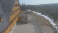 Parkoviště a hlavní vchod