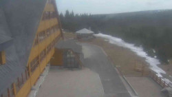 Parkoviště a hlavní vchod