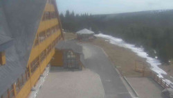 Parkoviště a hlavní vchod