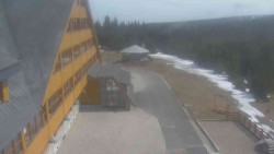 Parkoviště a hlavní vchod