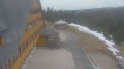 Parkoviště a hlavní vchod