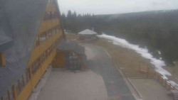 Parkoviště a hlavní vchod