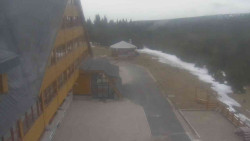 Parkoviště a hlavní vchod