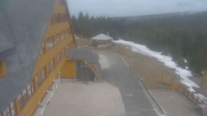 Sporthotel Kurzovní - Parkoviště a hlavní vchod - 10.4.2026 v 16:00 Sporthotel Kurzovní - Parkoviště a hlavní vchod - 10.4.2026 v 16:00