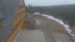 Parkoviště a hlavní vchod