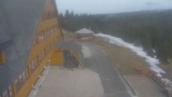 Parkoviště a hlavní vchod