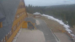 Parkoviště a hlavní vchod