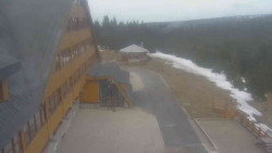 Parkoviště a hlavní vchod