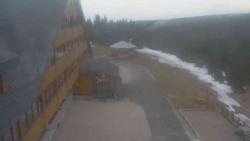 Parkoviště a hlavní vchod