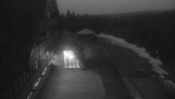 Parkoviště a hlavní vchod