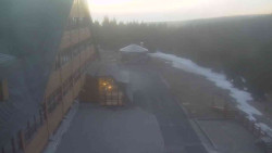 Parkoviště a hlavní vchod