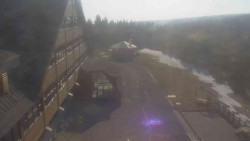 Parkoviště a hlavní vchod