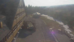 Parkoviště a hlavní vchod