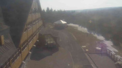 Parkoviště a hlavní vchod