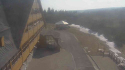 Parkoviště a hlavní vchod