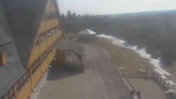 Parkoviště a hlavní vchod